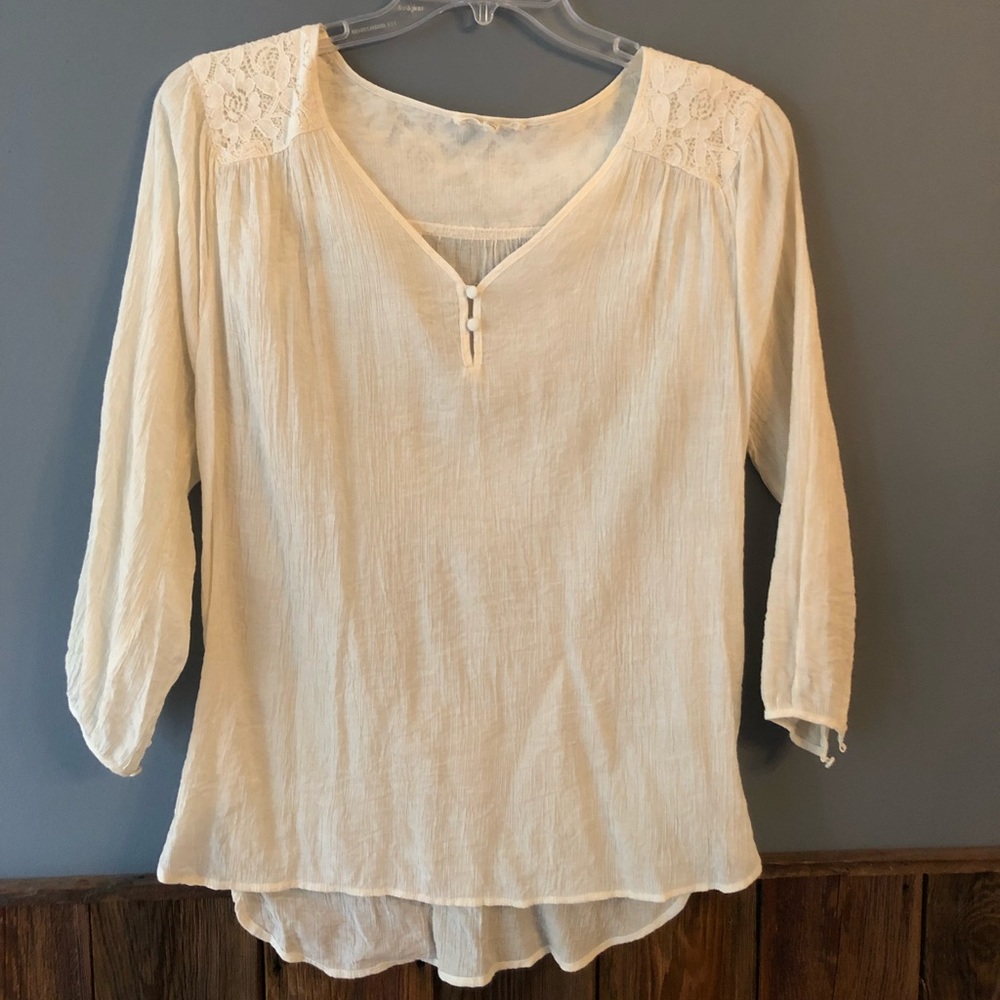 Cream 3/4 sleeve crinkle gauze & lace top